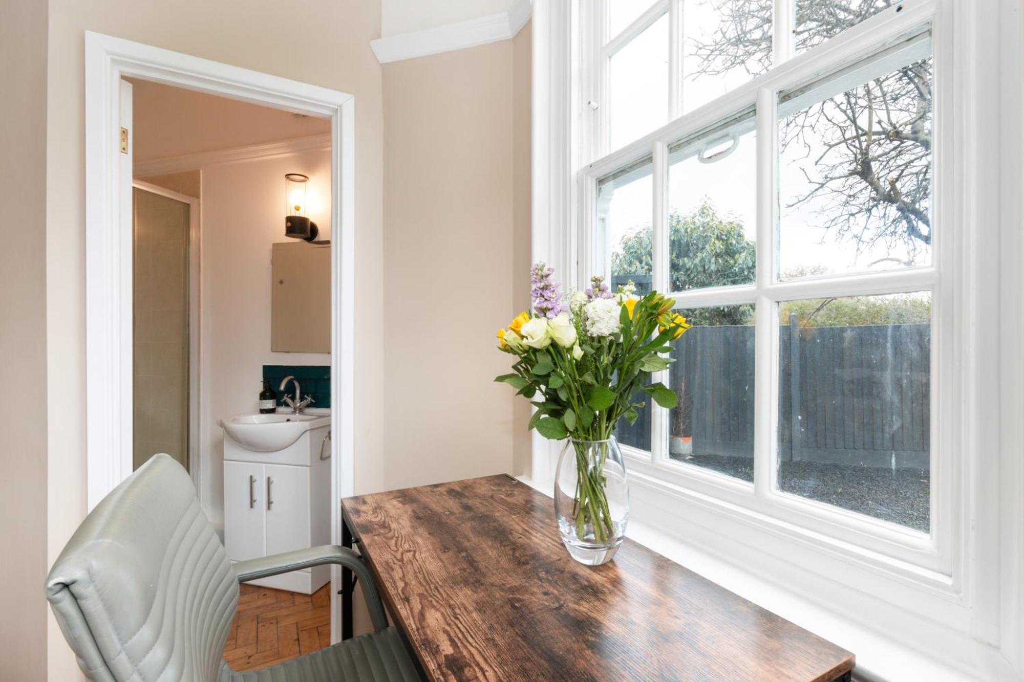 The Vicarage Tooting, Sw17 Hotel London Exterior photo